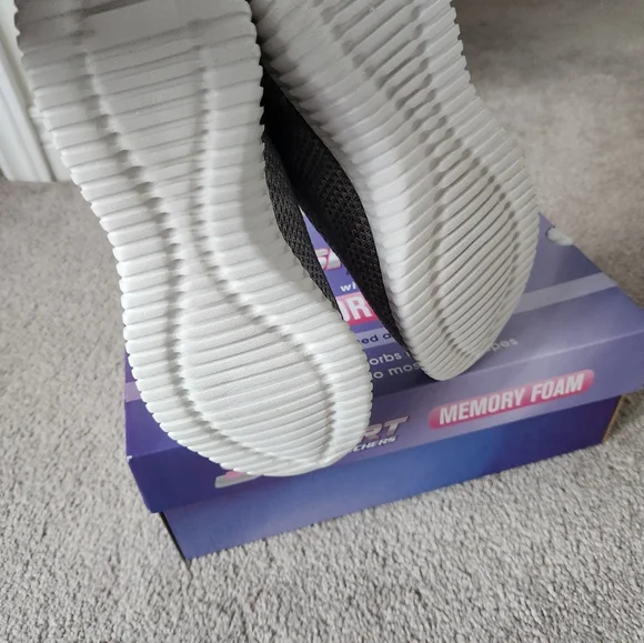 Sneakers - Picture 8 of 8